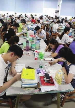 推免比例攀升，考研竞争加剧：谁抢了谁的“奶酪”？
