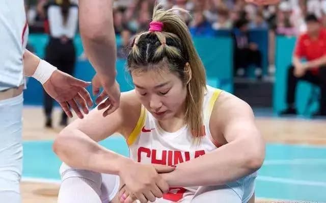 杨力维6中1，女篮出线仅剩概率，篮球最后的遮羞布要看三人篮球