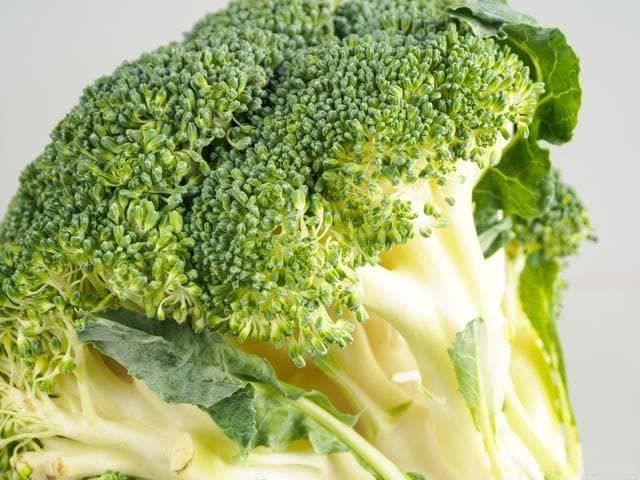 西兰花这样做，爽口解腻，好看又好吃，做法独特，饭店都吃不到！