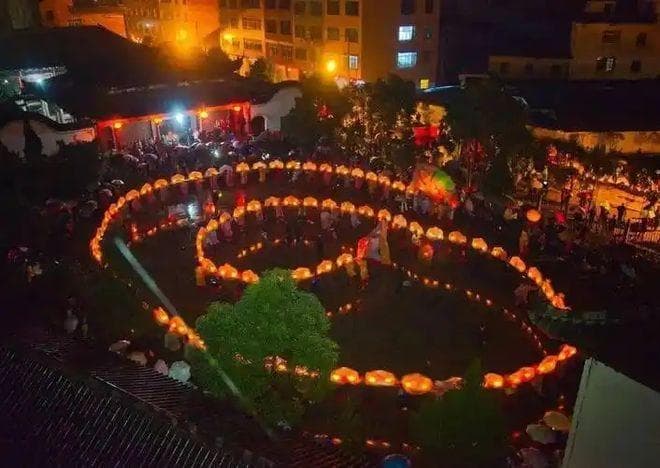 东阳元宵节龙灯：龙灯活动是一项重要的传统民俗
