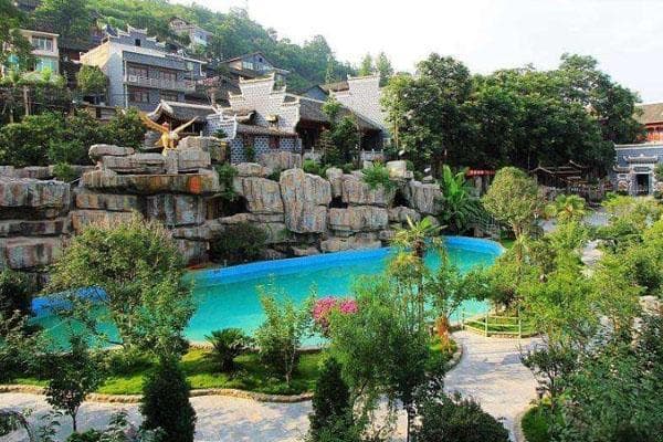 石阡温泉：400年历史名泉，水质可饮功效多