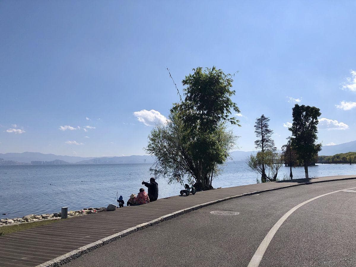 大理洱海：清晨空气与徒步路线全攻略