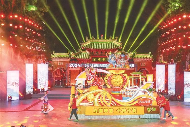 佛山秋色巡游精彩上演，民俗盛会燃动全城