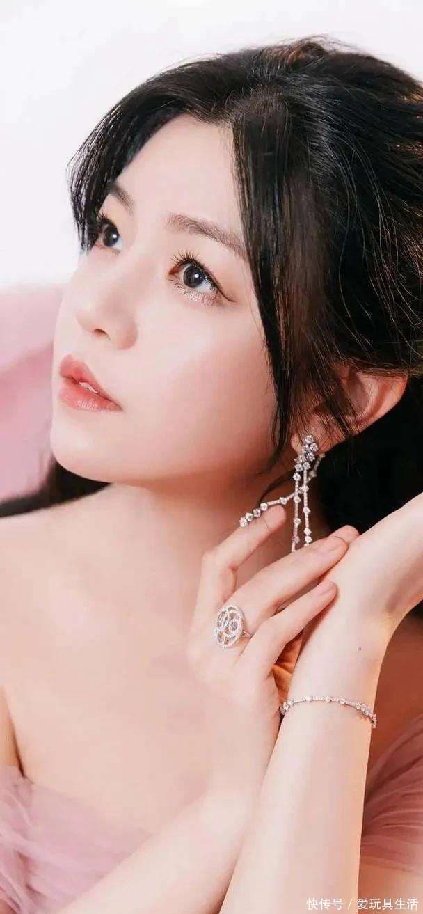 陈妍希：从"最丑小龙女"到实力派演员，她的蜕变之路令人瞩目