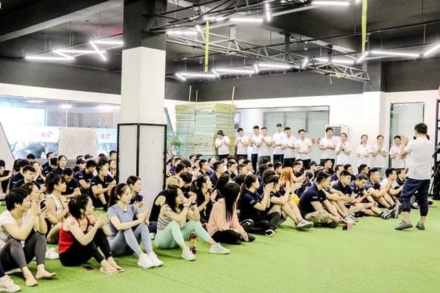 如何快速成为专业健身导师：一份详细的健身教练培训指南