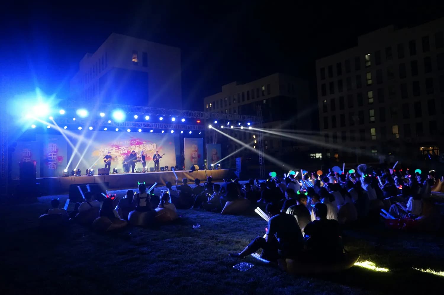东北大学举办20周年家庭周末，多场活动搭建家校沟通桥梁