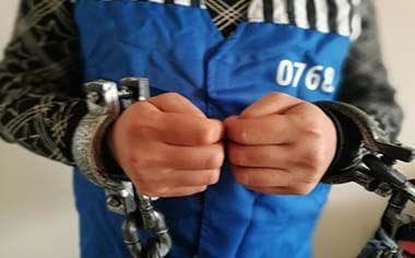 偷盗2万元投案自首了判多久