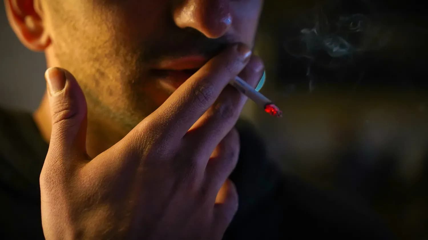 职场肺癌风险：早期症状识别与预防要点