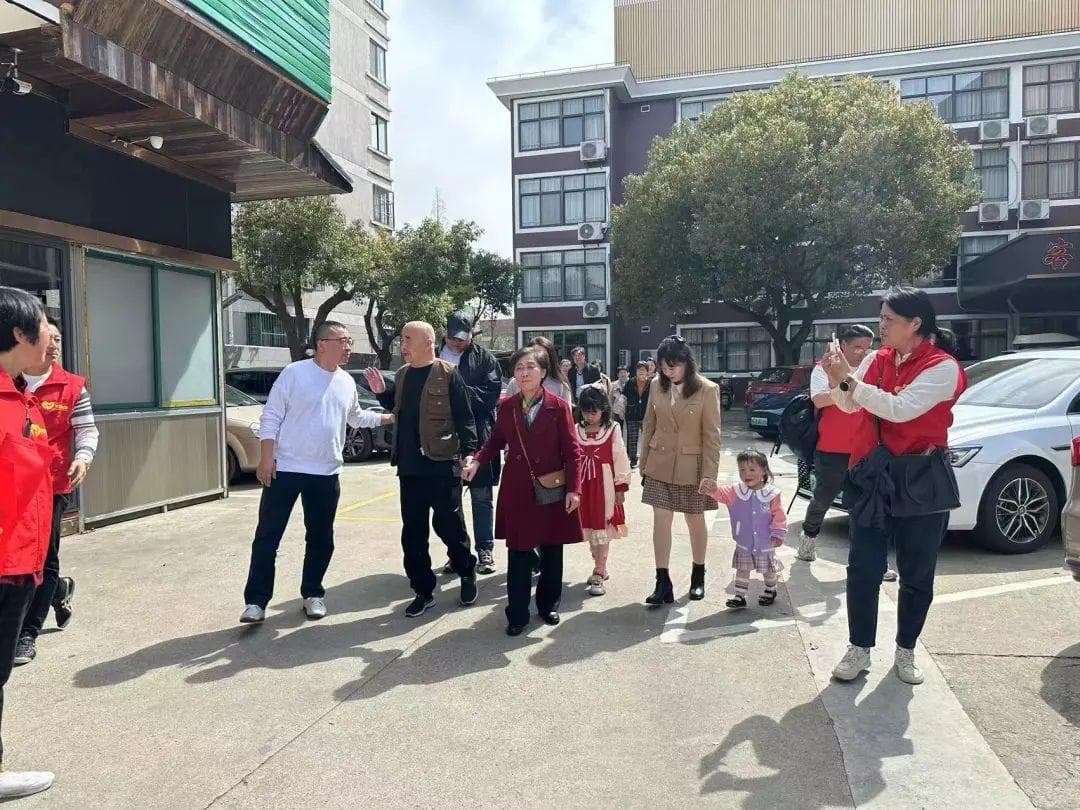 “欢迎失散69年的妹妹回家”