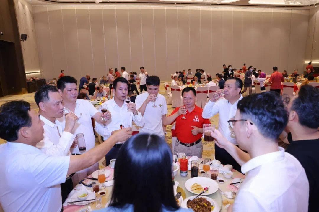 好酒配好菜 | 中国八大菜系与四大香型白酒的完美搭配