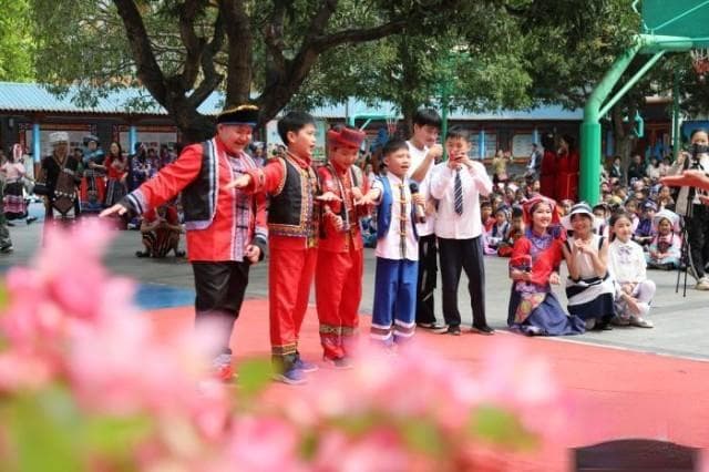 广西南宁中小学校多彩活动迎接“三月三”