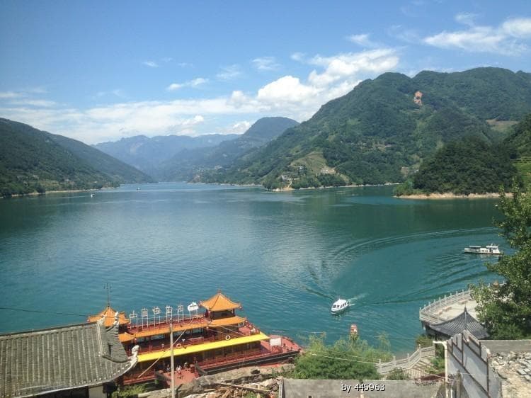 清江画廊旅游攻略：景点特色、交通指南与游玩建议