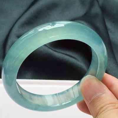 佩戴朱砂玉石饰品，这些搭配要点要知道