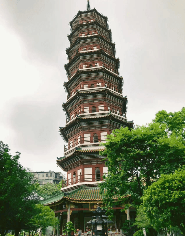 王勃《广州宝庄严寺舍利塔碑文》：唐代佛教文化的艺术瑰宝