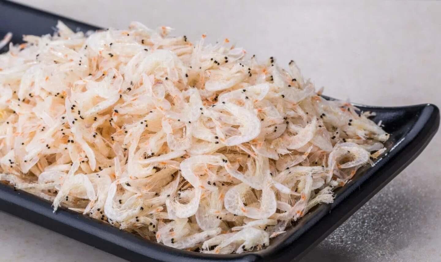 买虾皮，切记分清白色和浅黄色，干货店老板：区别很大，建议弄懂