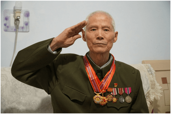 孙泰镐：上甘岭广播站的朝鲜语播音员