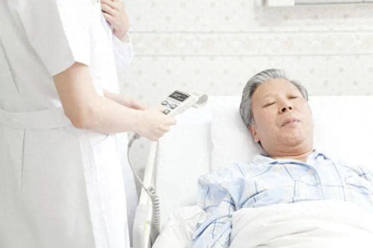 坚持吃硝苯地平却得了脑梗？医生怒斥：降压药这样吃，很危险