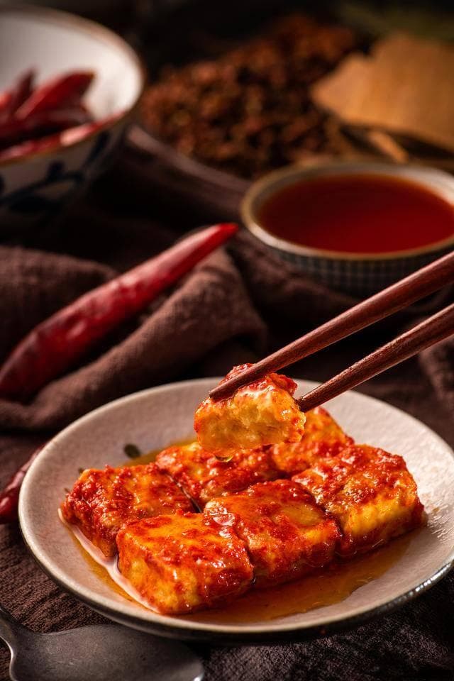 自制豆腐乳，做法简单，味道纯正，看完后你再也不买着吃