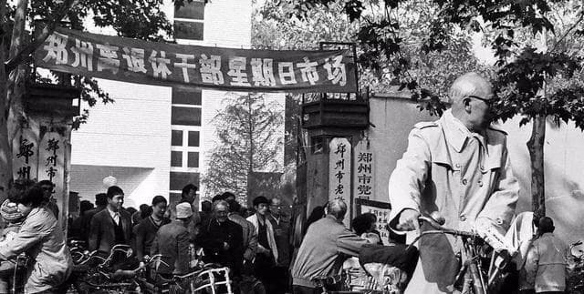 河南省有开封和洛阳两大古都，为什么要在1954年迁首府往郑州呢？