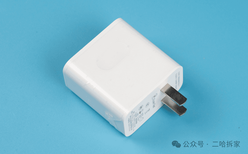 拆解揭秘：标称66W实测13W的"一分钱"快充头