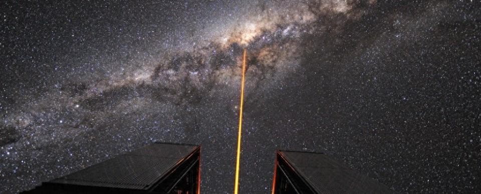 世界首次：发现围绕银河系黑洞运行的“双胞胎”恒星
