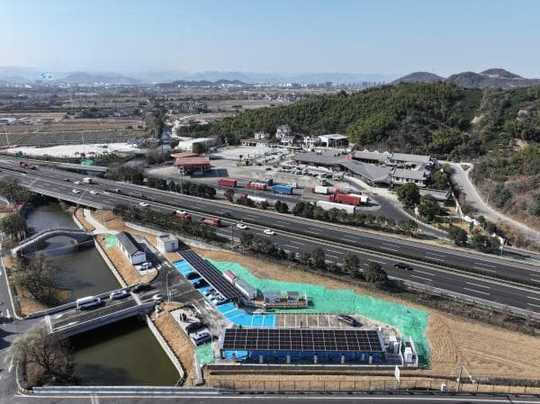 充电"超快"！浙江省最大高速服务区充电站建成投运