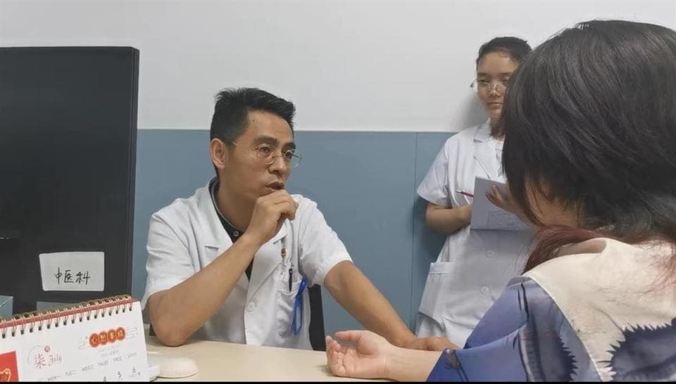 女子连续喝乌梅汤解暑导致腹泻，医生建议这类人群不宜喝