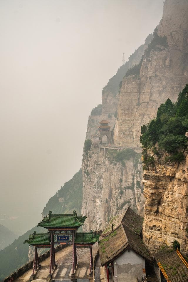 冬游响堂山：北齐石窟艺术与峰峰美食地图