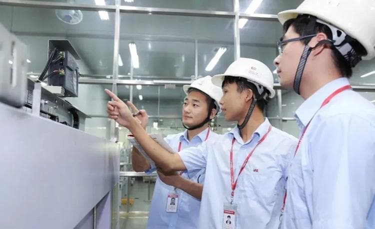 电梯的“寿命密码”：十五年电梯，该大修还是换新？