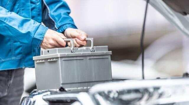 汽车“搭电”该先接哪一头？修车师傅：顺序若是搞错，容易烧电脑