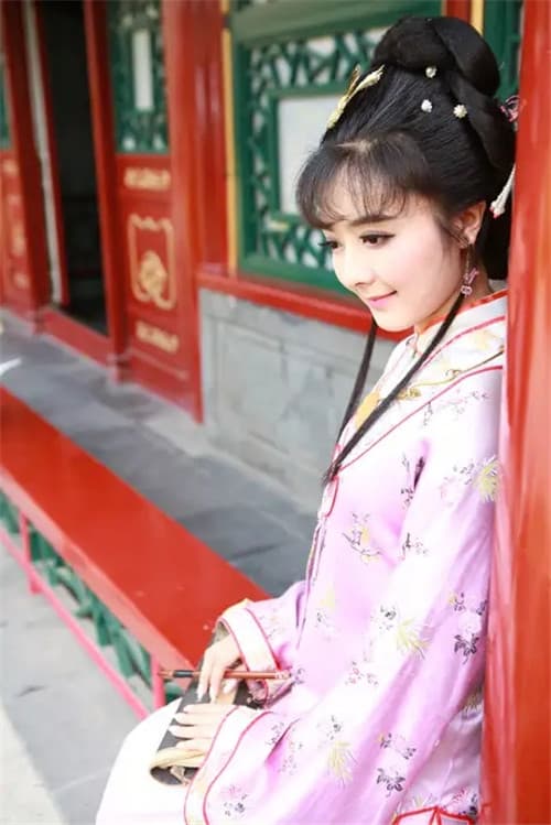 《红楼梦》中歇后语的语用功能解读