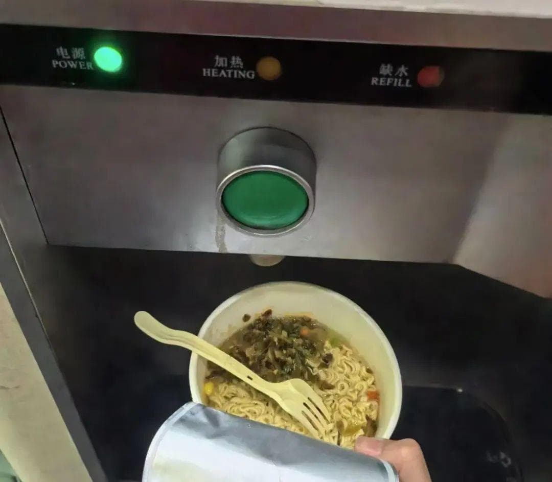 高铁飞机上的水又洗手又冲厕所，真的还能喝吗？