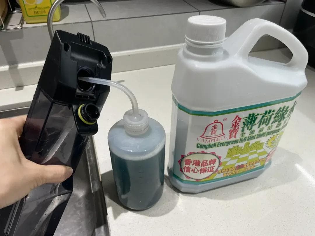 扫地机器人清洁液：平替产品选择与使用体验解析