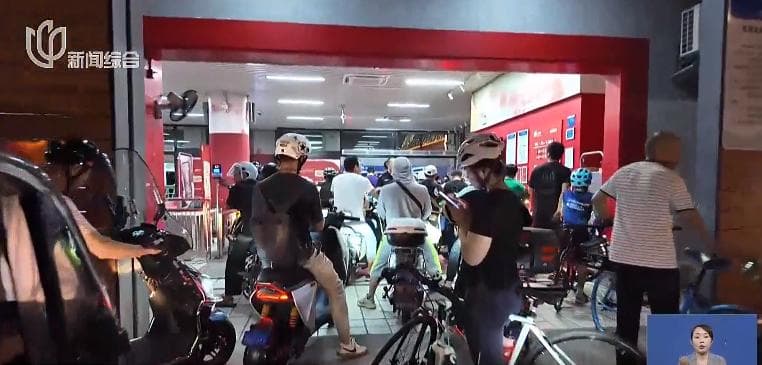 深夜的上海，这么多人“回家难”？宁愿违法闯禁！能留一条合法的路吗？