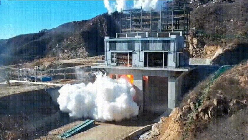 220吨级大推力氢氧发动机试验成功，为重型运载火箭提供动力