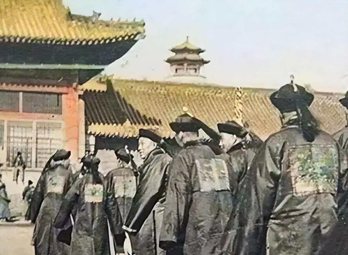 古代上朝时间那么早，上朝的文武百官住在哪？上完朝又去哪工作？