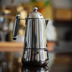 详解摩卡壶的原理和正确使用方法：粉水比、研磨度及品牌推荐