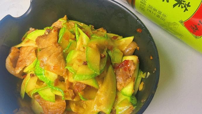 西葫芦炒肉：营养均衡的家常快手菜，附详细图解
