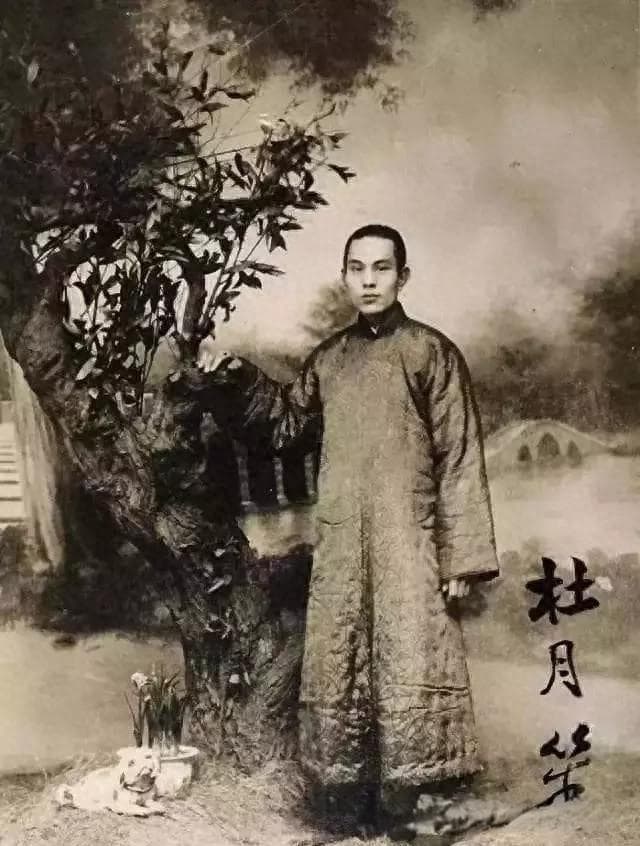 杜月笙后人现状：遵遗嘱不走黑道的子孙，如今在各地哪些行业任职