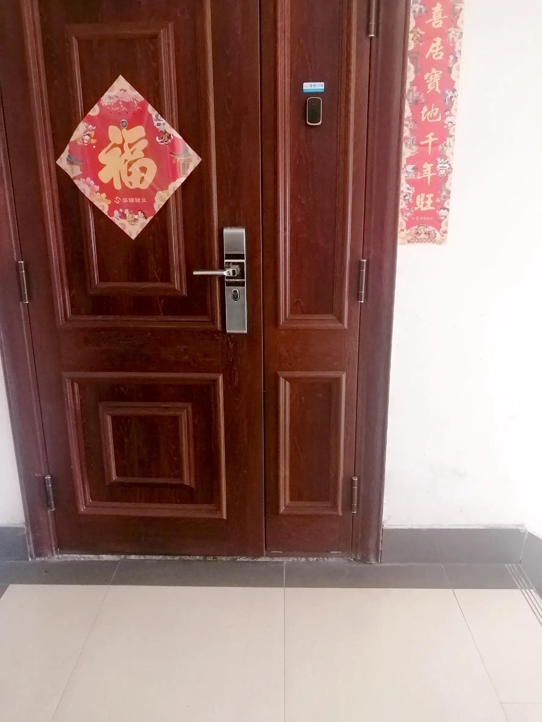 鞋子不放门外：布局的智慧与生活的和谐