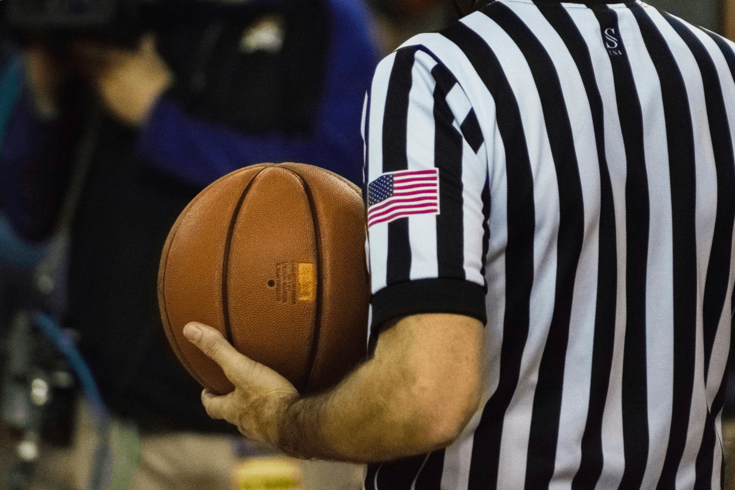 NBA走步争议：裁判标准大揭秘！