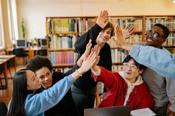 2024年QS排名揭晓：澳洲国立大学与英国曼彻斯特大学谁更胜一筹？