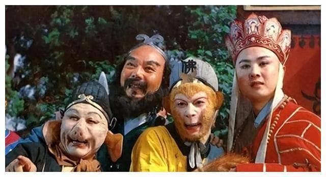 86版《西游记》唐僧变身武僧，豆瓣评分不及格。