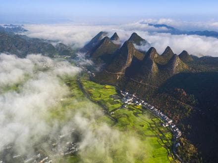 黔西南州万峰林景区：世界锥状喀斯特峰林地貌发育最典型区域