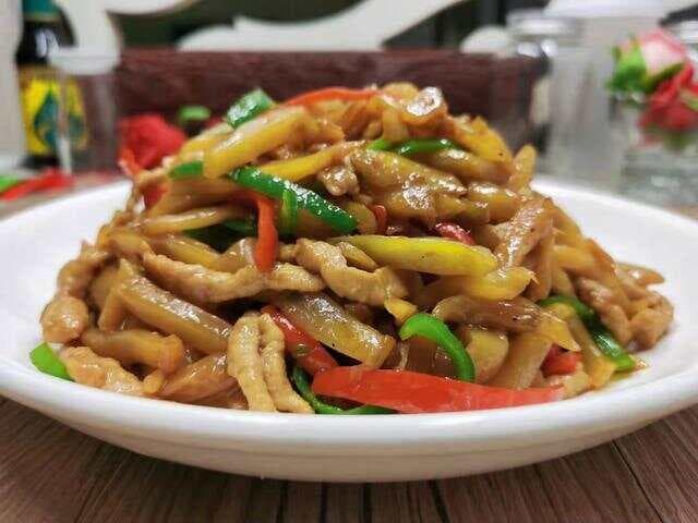 榨菜炒肉丝的经典做法，色香味俱全，这就是干饭人的下饭菜