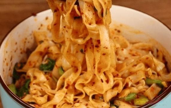 掌握这些技巧，轻松做出美味油泼面