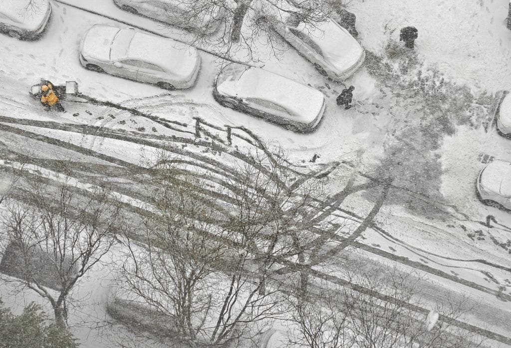 山东暴雪！济南市民机场返程两小时行十公里