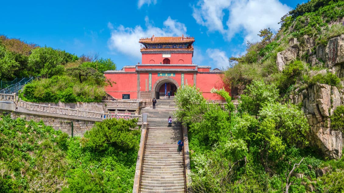 外骨骼机器人引爆泰山 “科技+文旅”重构景区经济