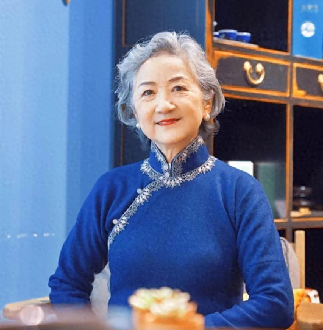 中老年女性穿搭全攻略：避开雷区，穿出气质