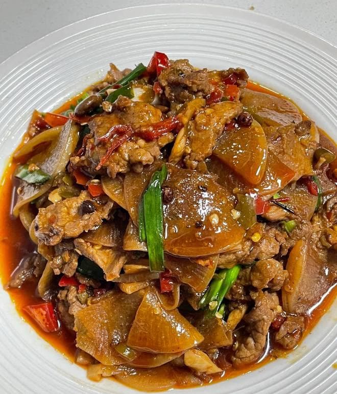 牛肉炒萝卜：家的味道，每一口都是幸福的记忆